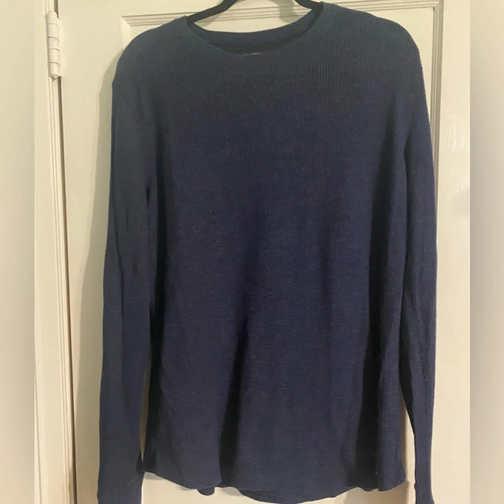 Banana Republic long sleeve soft waffle knit henley navy blue; large